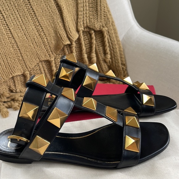 Valentino Garavani Roman Stud Sandala size 36 euro (authentic) - Picture 4 of 13
